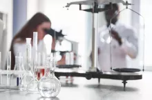 Laboratory laboratories conduct experiments in the chemical laboratory.