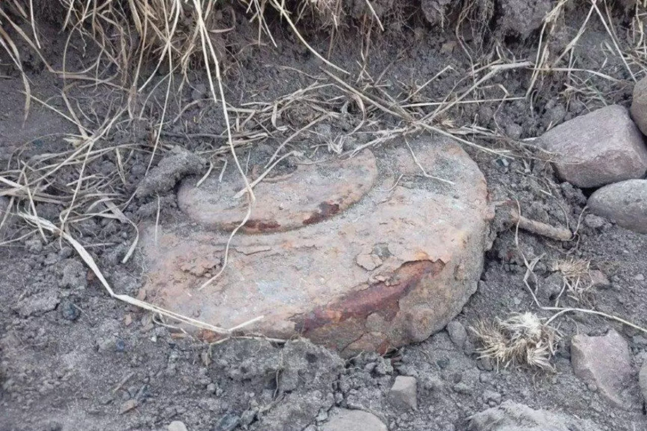 Miny przeciwpancerne znalezione na polu podczas wiosennych prac