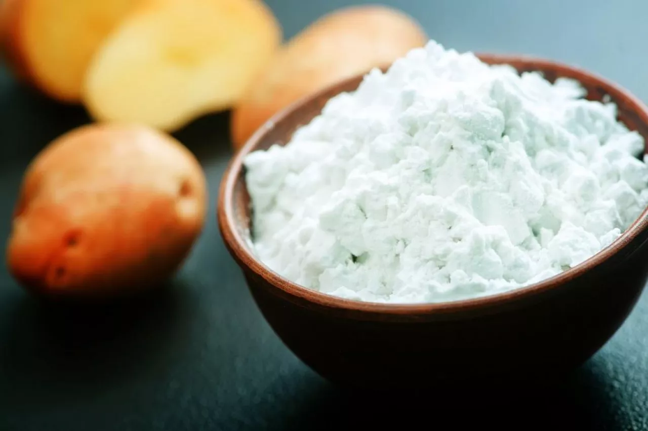potato starch in bowl and on a table