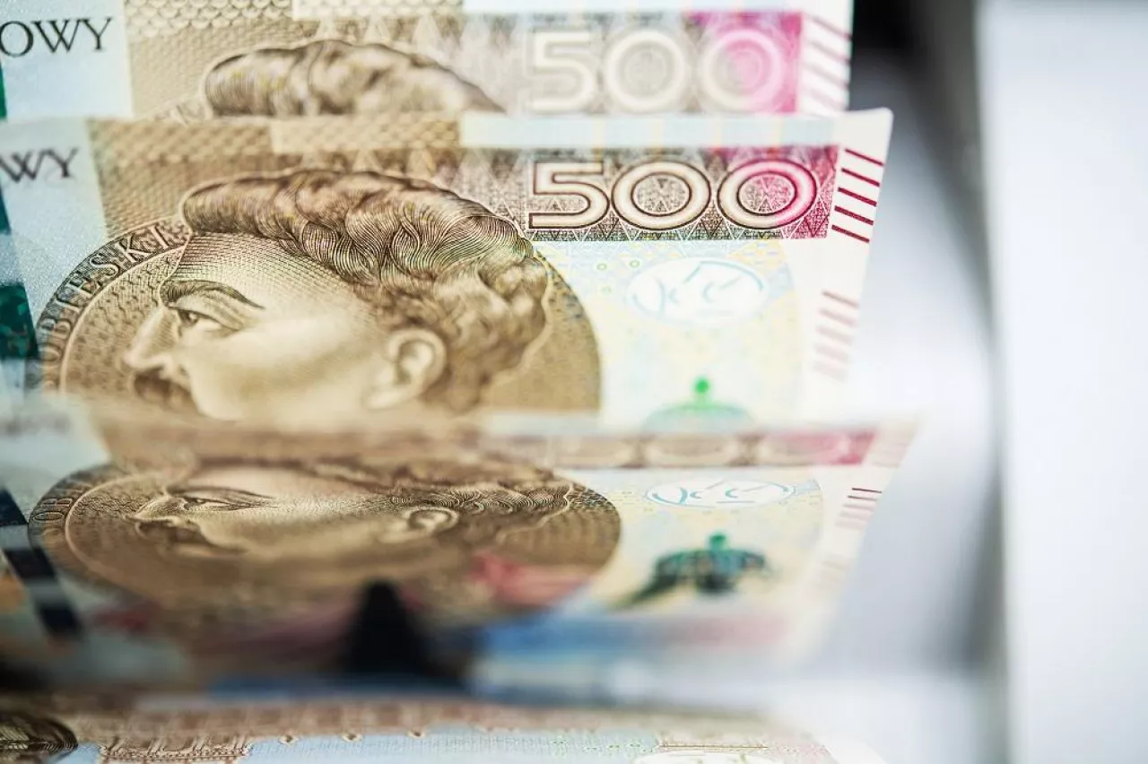 Five Hundred Polish Zloty Bills Count Inside Banknote Counter. Polish Business and Economy Theme. Currency of Republic of Poland.