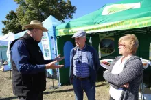 Właściciele firmy - Magdalena Krzyżanowska i Marek Górny rozmawiają z Piotrem Zawadą - firma Rol-Spec