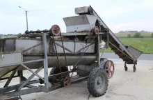 Samodziałowy separator nasion z owoców (nasienników) ogórka.