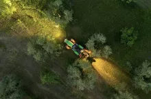 We wszystkich traktorach serii 5DF TTV moment obrotowy jest przenoszony na koła z wykorzystaniem przekładni bezstopniowej TTV