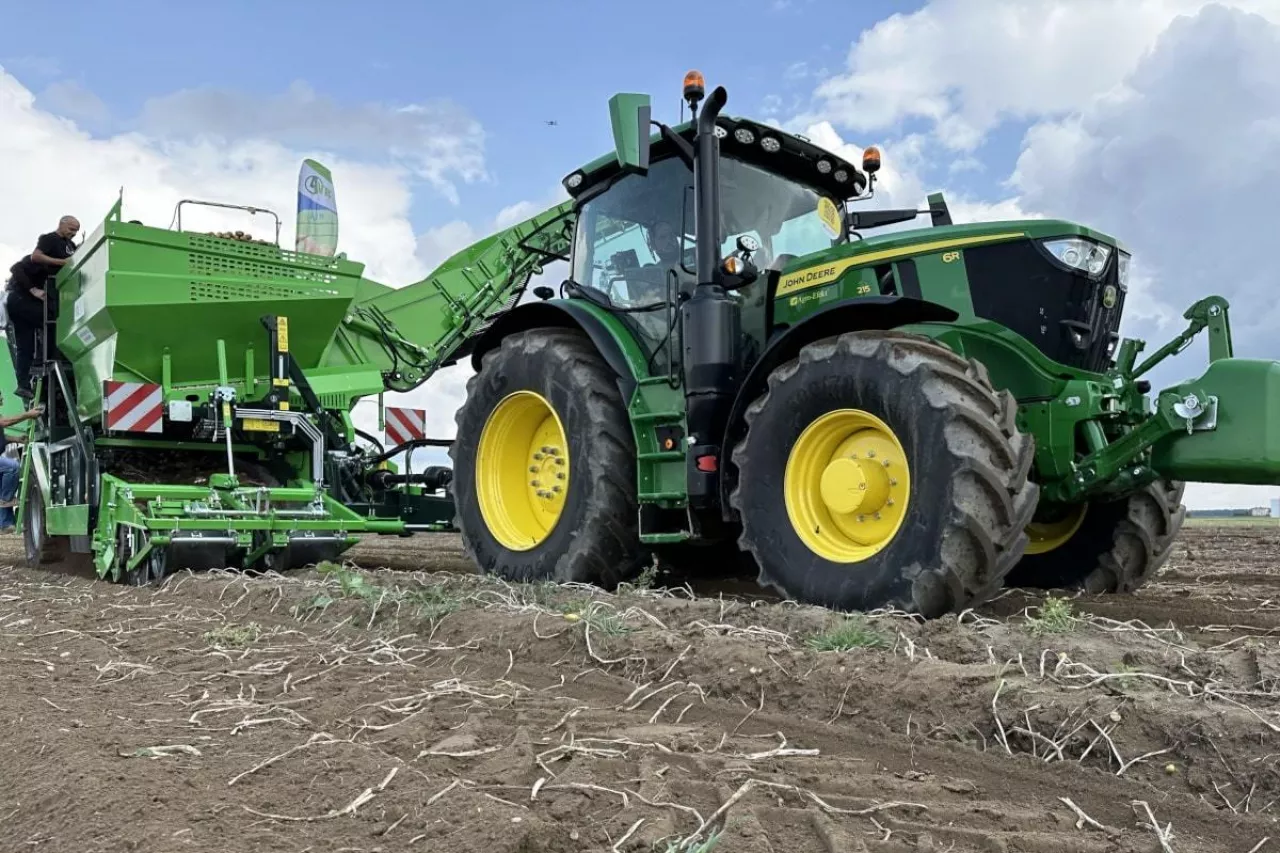 Kombajn do zbioru ziemniaków AVR Spirit 9200