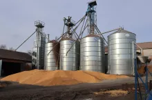 Rolnicy nabici w silosy. Bez dodatkowego kwitka z gminy nie dostaną dopłat z ARiMR