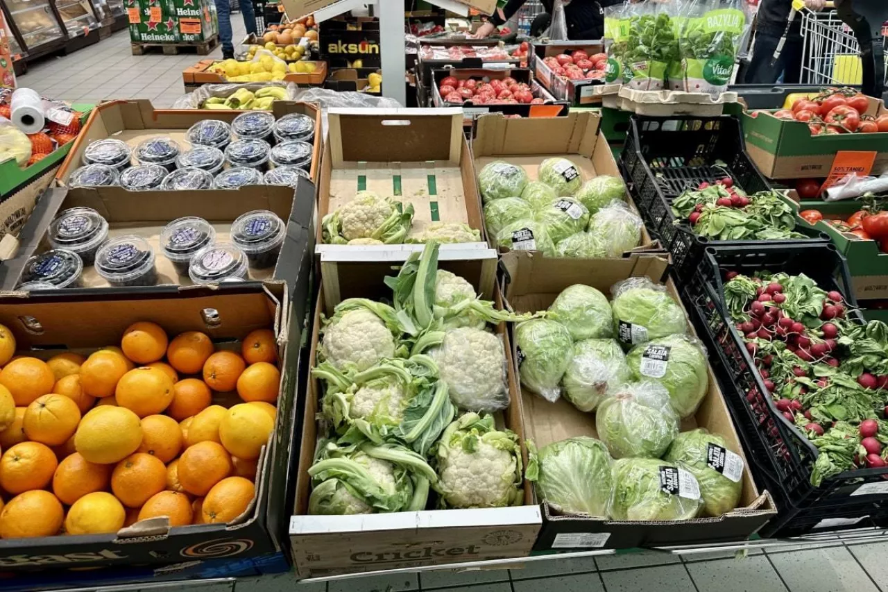 Dział warzywny w Biedronce