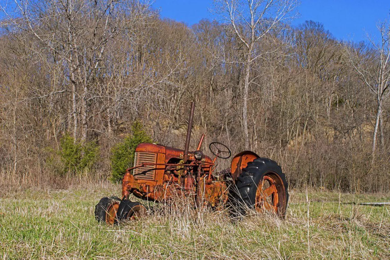 Stary ciągnik rolniczy