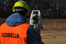 Sąsiad i geodeta chcą zmiany granic między działami. Czy rolnik musi się na to zgodzić?