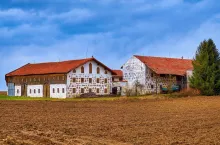Umowa dzierżawy gruntów rolnych: czy można ją wypowiedzieć ze względu na zaniedbywanie ziemi?