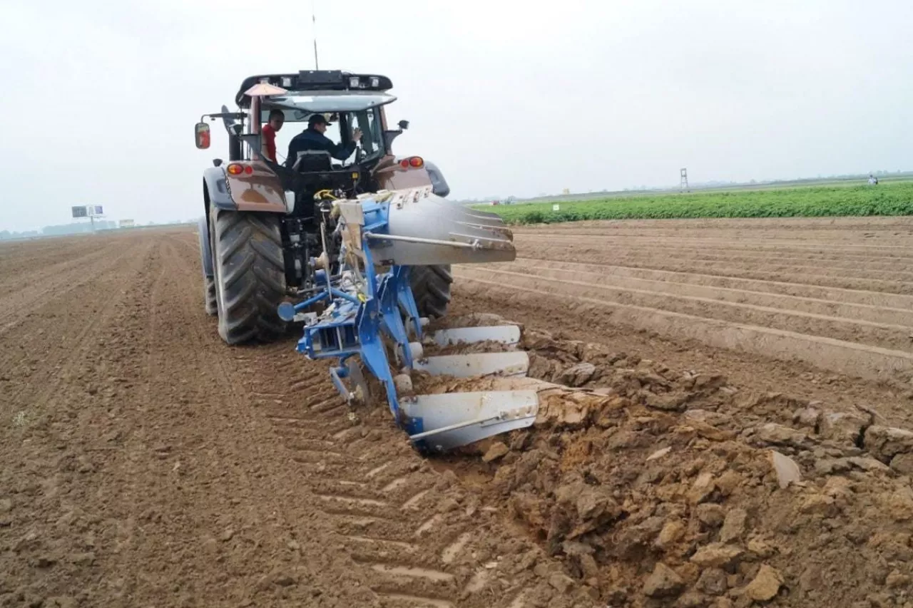 Ciągnik prace polowe