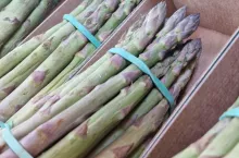 Szparagi w kartonikach