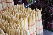 Szparagi w pęczkach