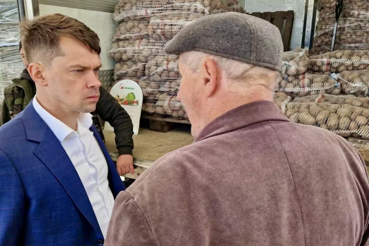 Wiceminister Michał Kołodziejczak na rynku hurtowym