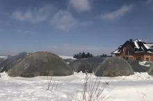 Tunele foliowe w śniegu