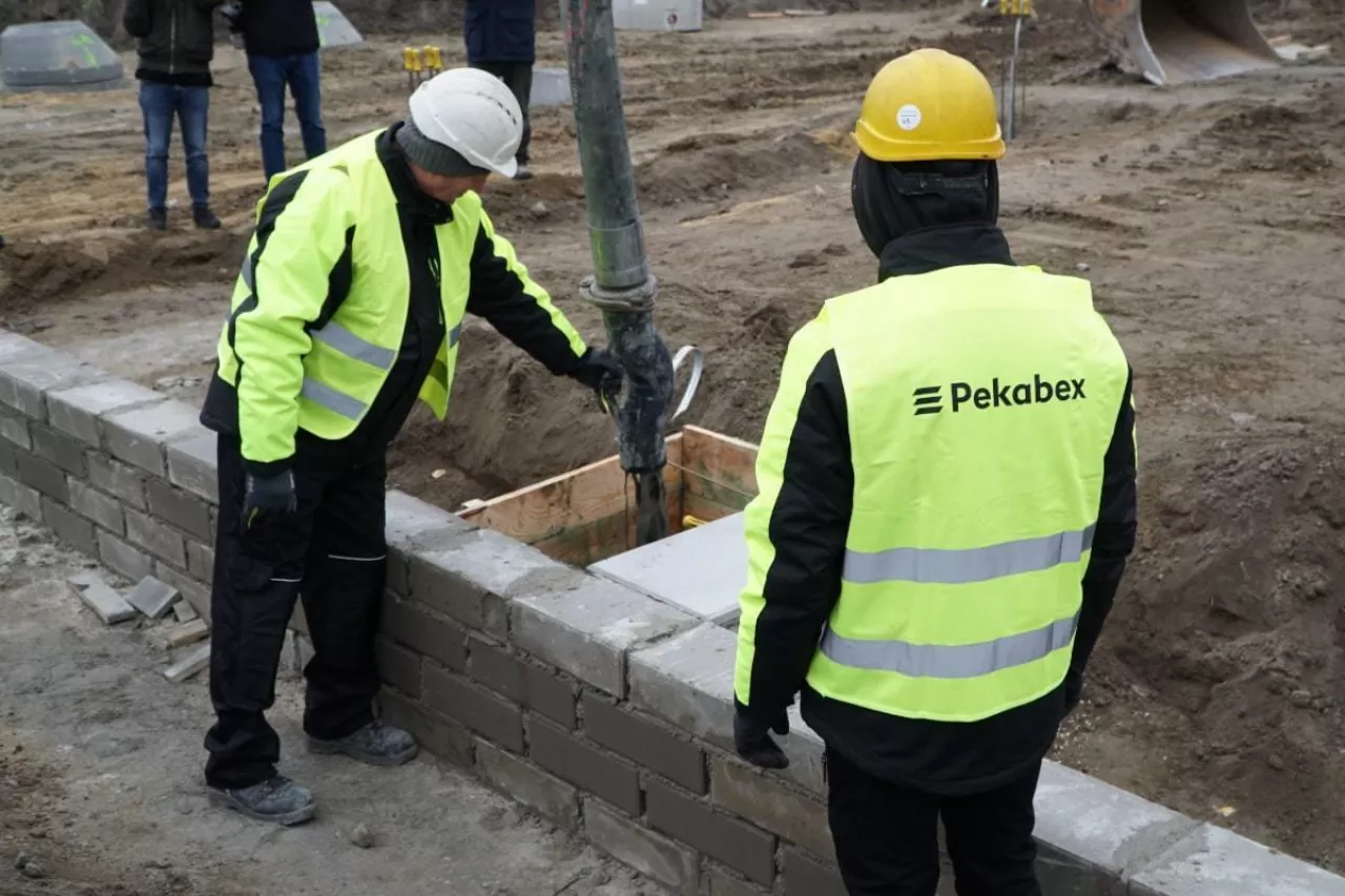 Budowa nowej hali na rynku w Broniszach