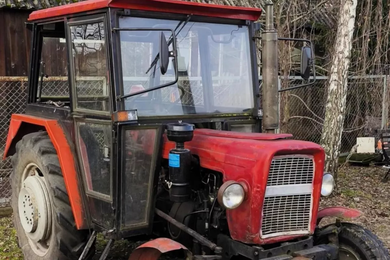 Czerwony Ursus C-330