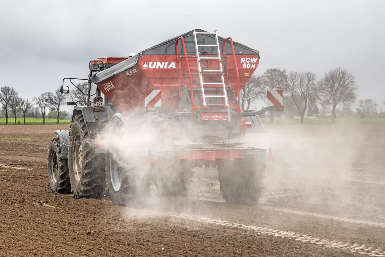 Rozrzutnik wapna Unia RCW 60 H.